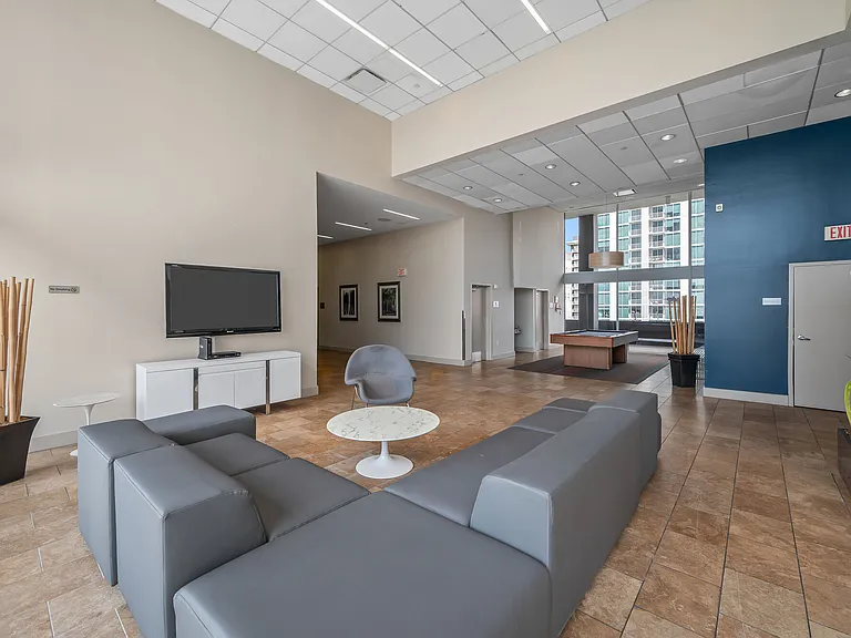 Houston House — Photo 40