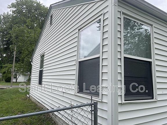 5th image of 16 Mary Ann Ct