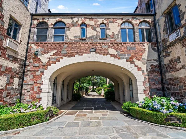 215 Middle Neck Road #16-1A, Great Neck, NY 11021