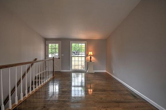 3rd image of 700 Wedgewood Cir