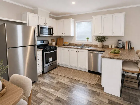352 Emerald Dr #41, Union City, IN 47390