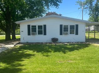 200 SW 3rd St, Hopedale, IL 61747