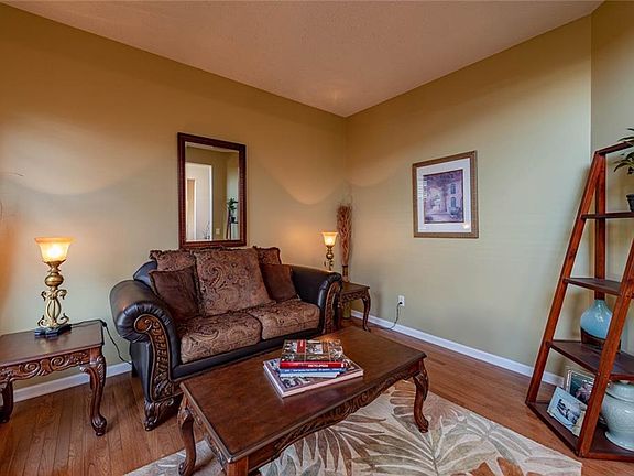 5th image of 27195 Lynde Dr