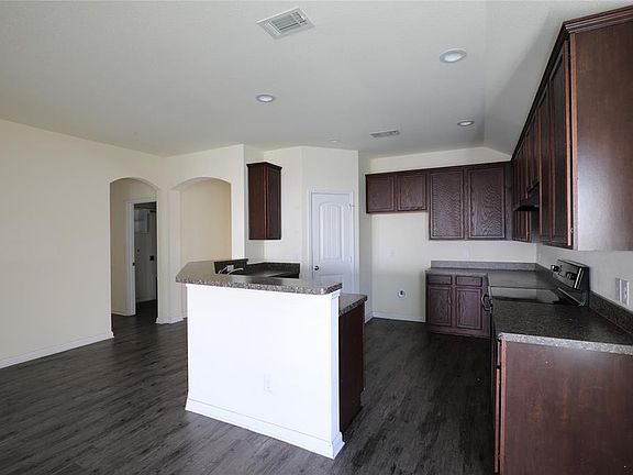 3rd image of 2947 Saint Bernard Dr