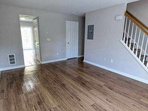 4th image of 150 Mohican Ave APT 5