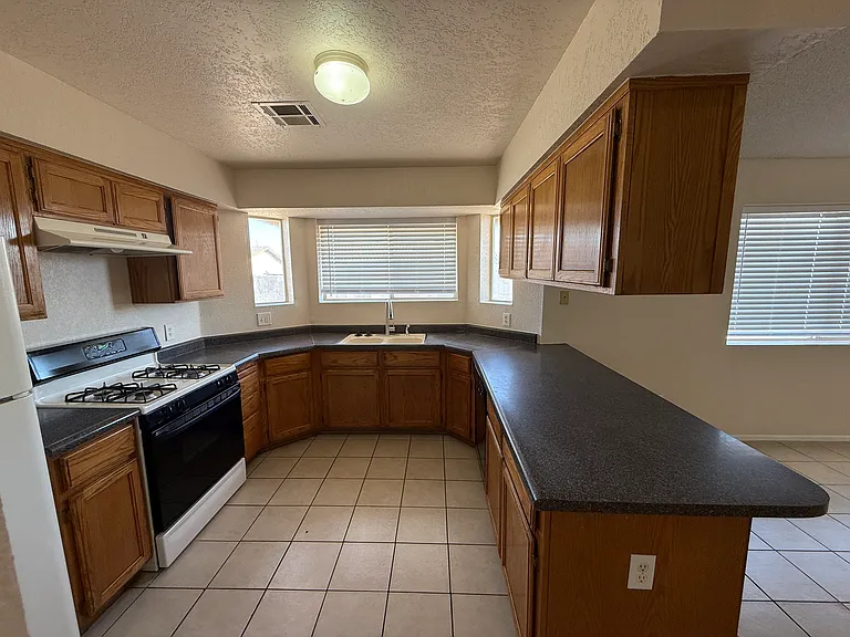 6141 E 40th Pl — Photo 5
