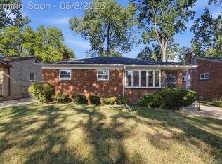 21840 Kenosha St, Oak Park, MI 48237