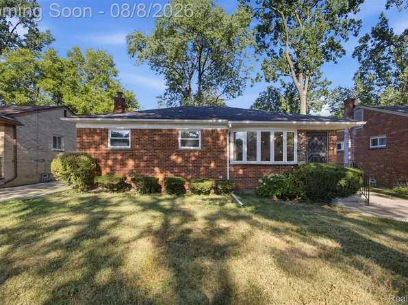 21840 Kenosha St, Oak Park, MI 48237