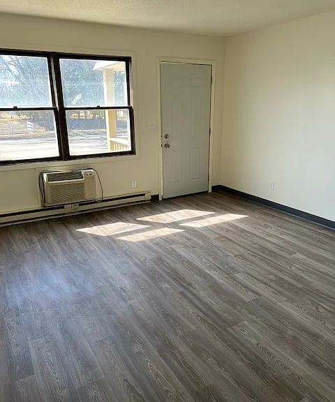 1203 Dixon Ave #G — Photo 2