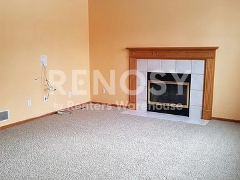 18129 W 82nd St — Photo 12