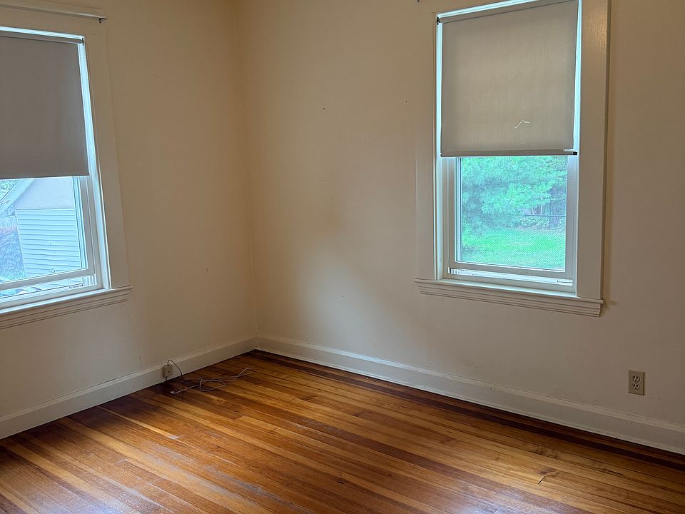 1st image of 46 Washington Ave Floor 1