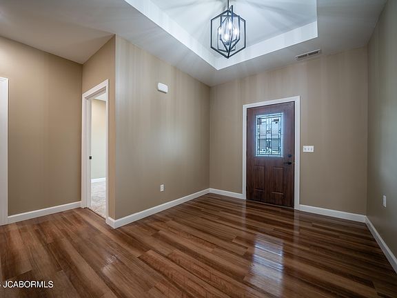 5th image of 779 Vine Dr