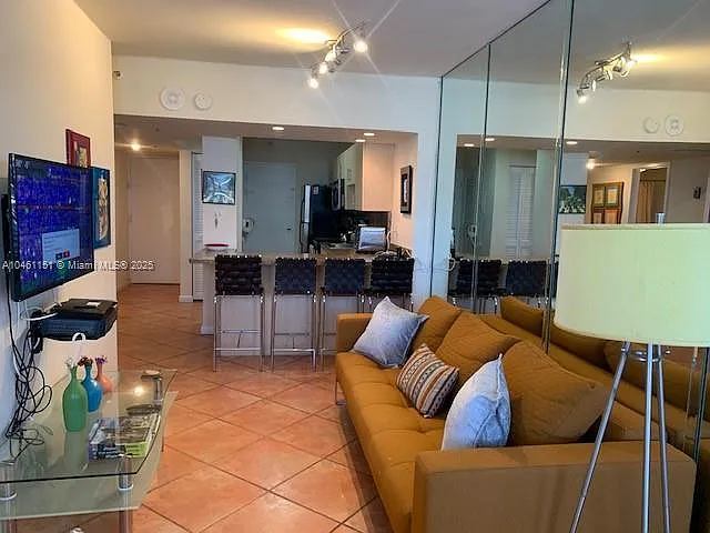 The Decoplage Condo — Photo 4