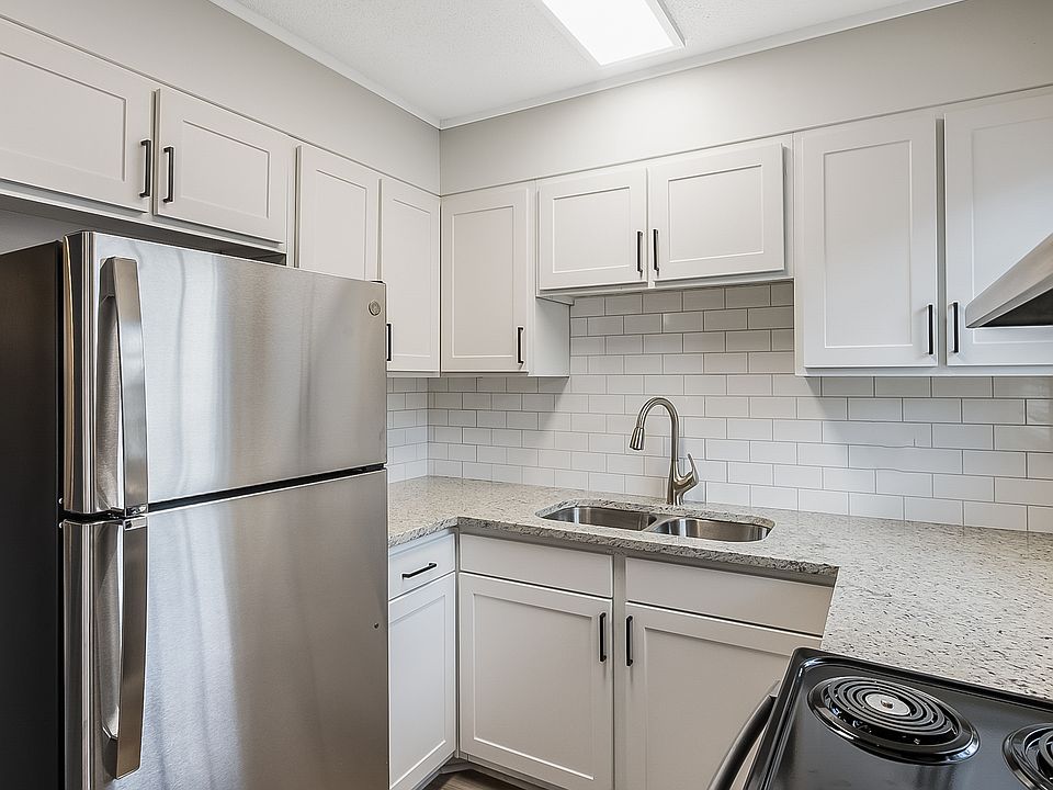 Newly Renovated Two Bedroom Townhome at Retreat at Kannapolis