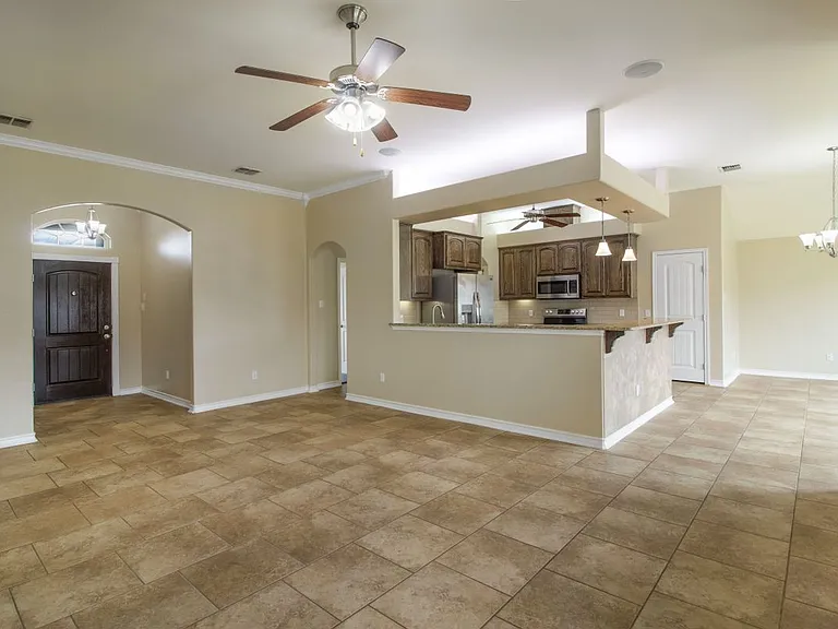 3825 Kangaroo Ct — Photo 6