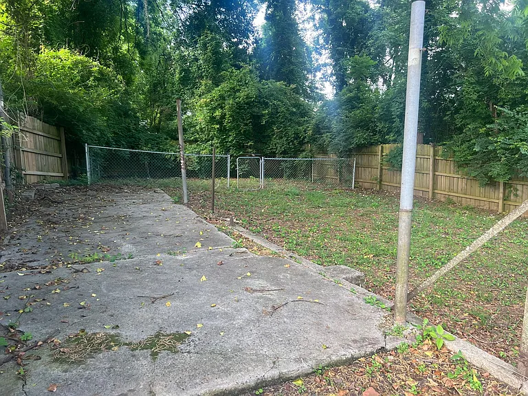 1378 Oak St SW — Photo 17