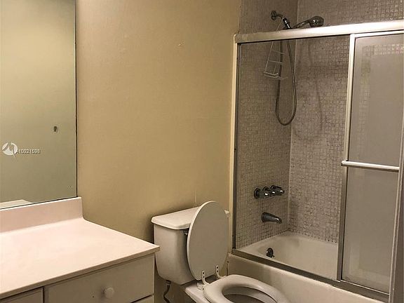 5th image of 19390 Collins Ave APT 504