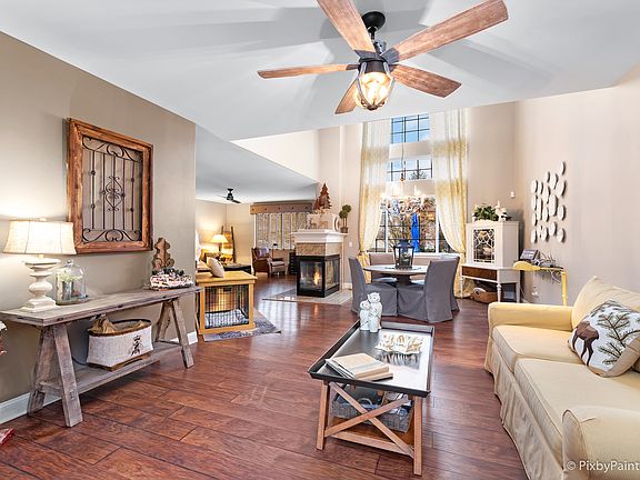 2nd image of 2594 Lorraine Cir