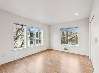 Madison Crossing, Seattle, WA 98122