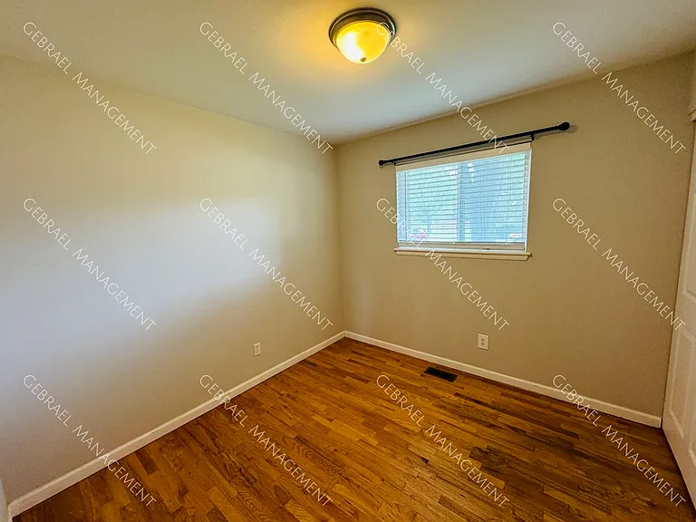24332 Cunningham Ave — Photo 4