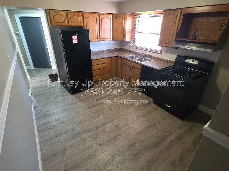 305 S Lafayette St — Photo 3
