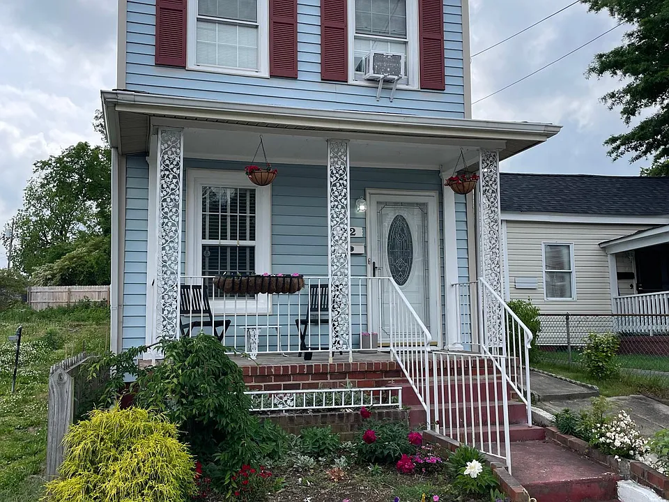 22 W Clopton St