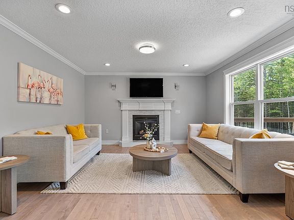 3rd image of 275 Canterbury Ln