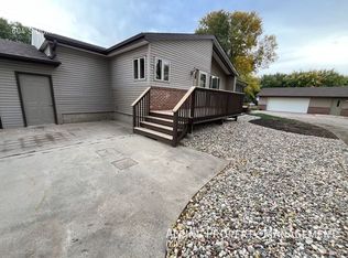 604 S Gordon Dr, Sioux Falls, SD 57110