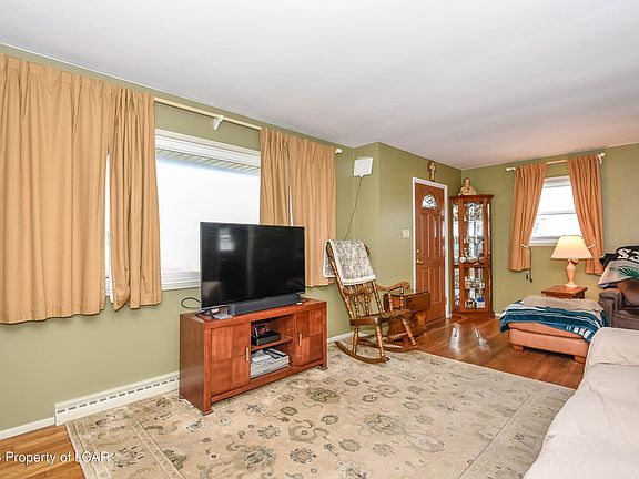 3rd image of 32 Thomas St