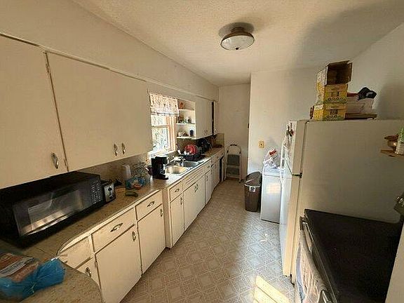3rd image of 1026 2nd St NE