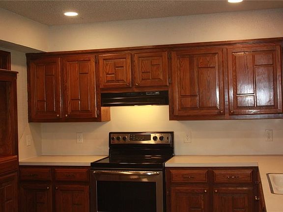 3rd image of 301 E Platt Dr
