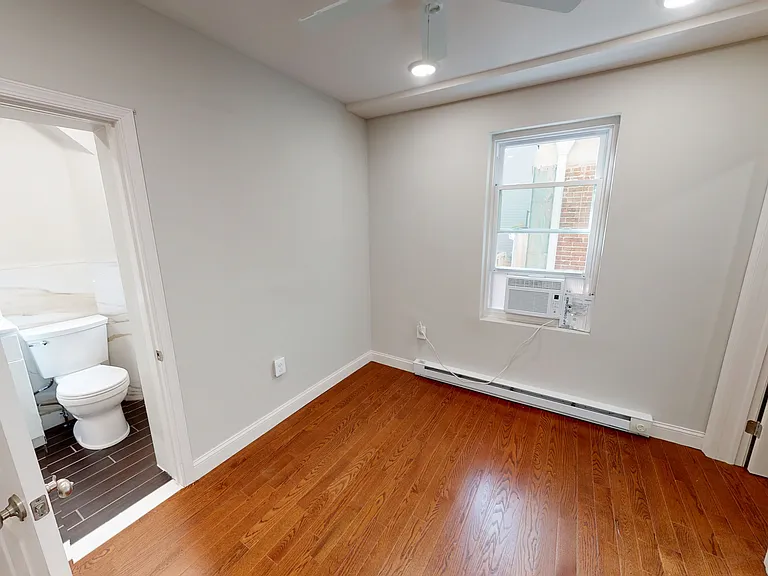 1622 Pine St #3R — Photo 6