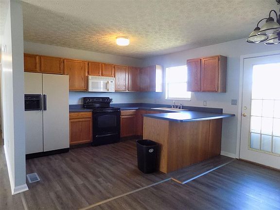 3rd image of 556 Keene Cir