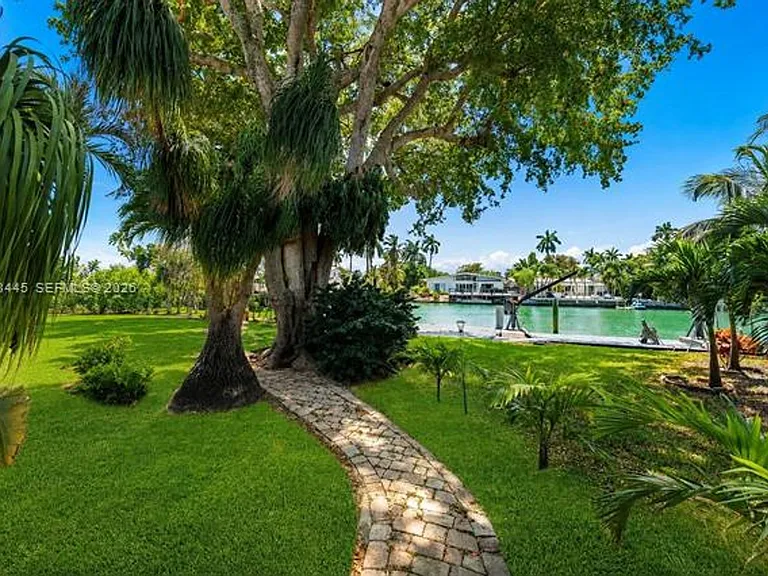 540 S Shore Dr — Photo 2