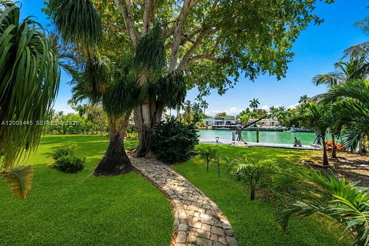 Building Photo - 540 S Shore Dr