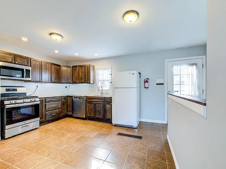 9708 Margo Ann Ln — Photo 13
