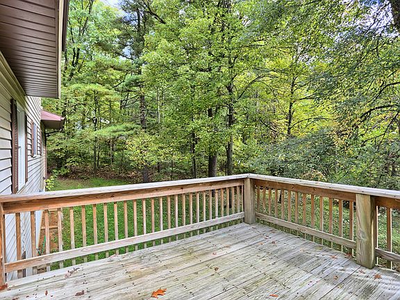 1725 Barns Lane ; Deck ; http://barnslane.rentpmi.com