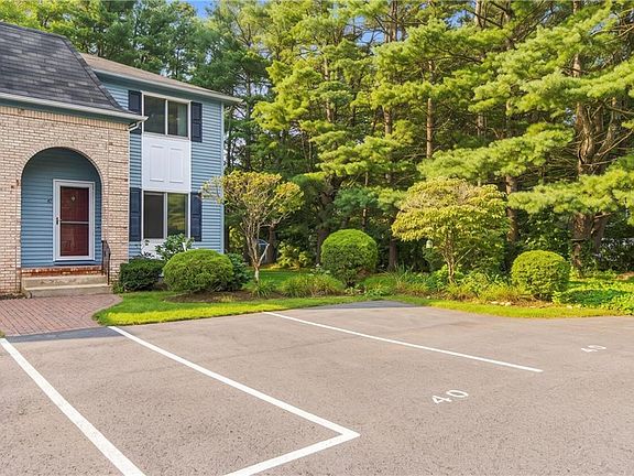 3rd image of 127 Pleasant View Ave APT 40