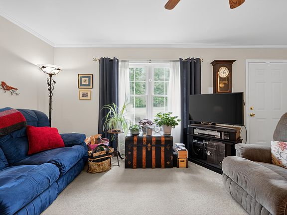 5th image of 222 Greenwood Ln SE