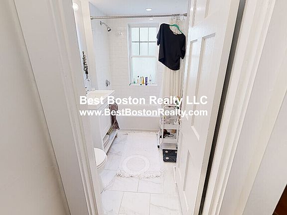 4th image of 38 Gibson St #1B