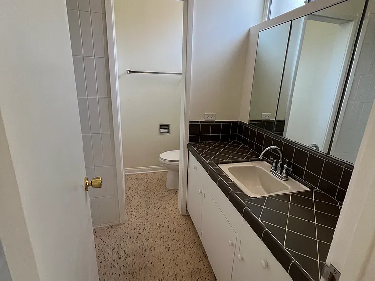 MASTER BATH ROOM