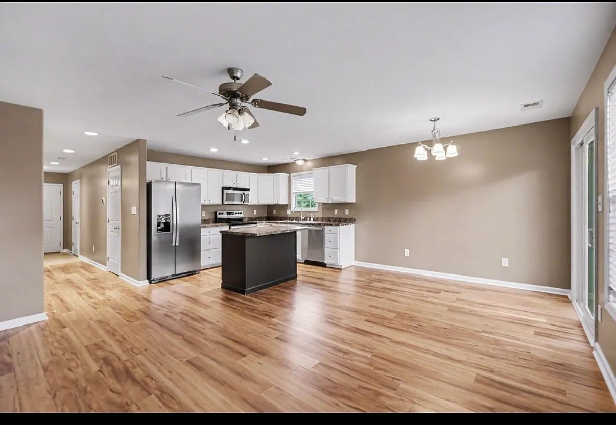 3 bed, 2.5 bath, 1410 sqft, $1,750 — Photo 3