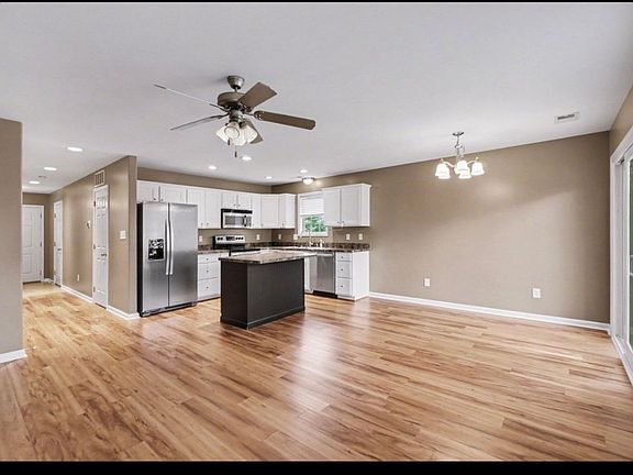 3rd image of 3815 Pine Ridge Way
