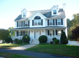 7 Clooney Ter, Peabody, MA 01960