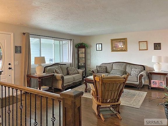 3rd image of 554 N Park Ave