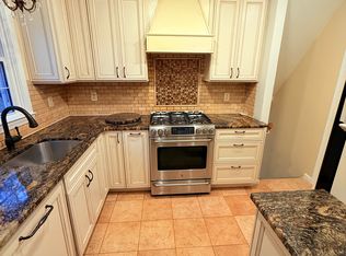 326 Landsende Rd, Devon, PA 19333