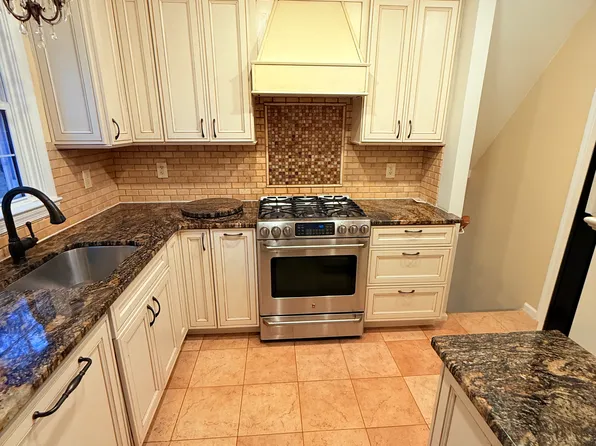 326 Landsende Rd, Devon, PA 19333