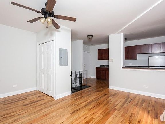4th image of 815 W Cornelia Ave #105