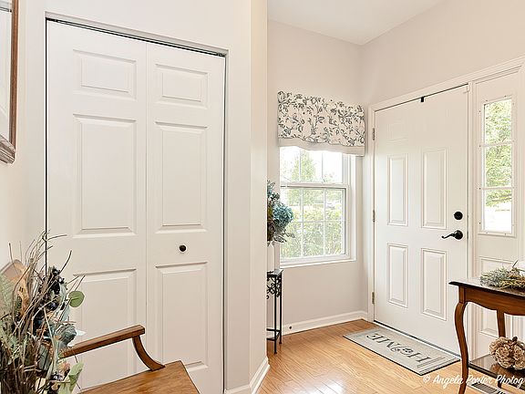 2nd image of 3211 Ronan Dr