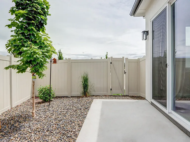 2032 E Presidential Dr — Photo 33